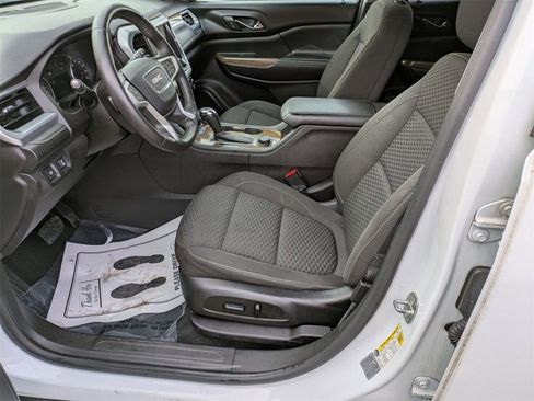 Used 2017 GMC Acadia SLE image 12