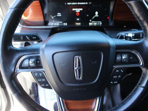 Used 2019 Lincoln Navigator L Select AWD/4WD image 11