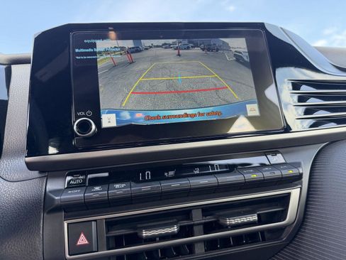 Used 2025 Toyota Camry SE image 26