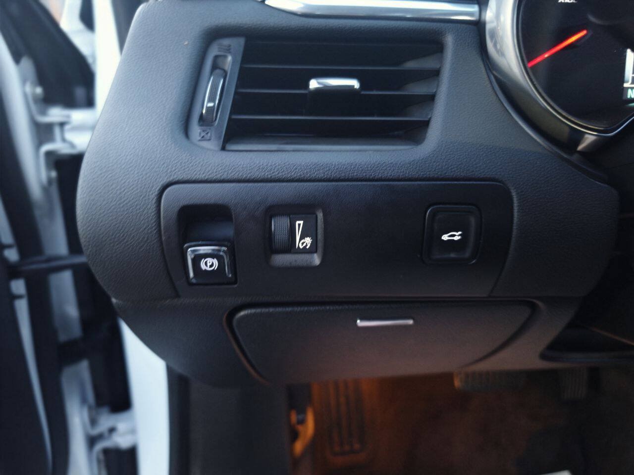 Used 2016 Chevrolet Impala LT FWD image 29