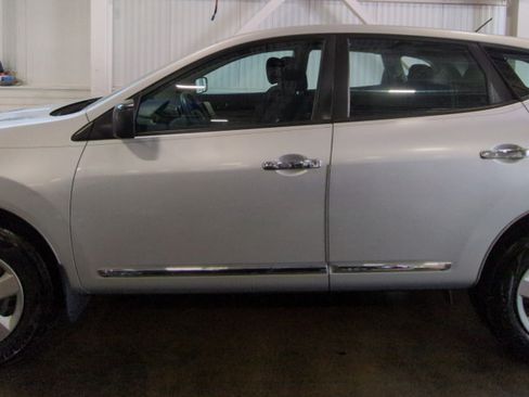 Used 2014 Nissan Rogue S AWD/4WD image 2