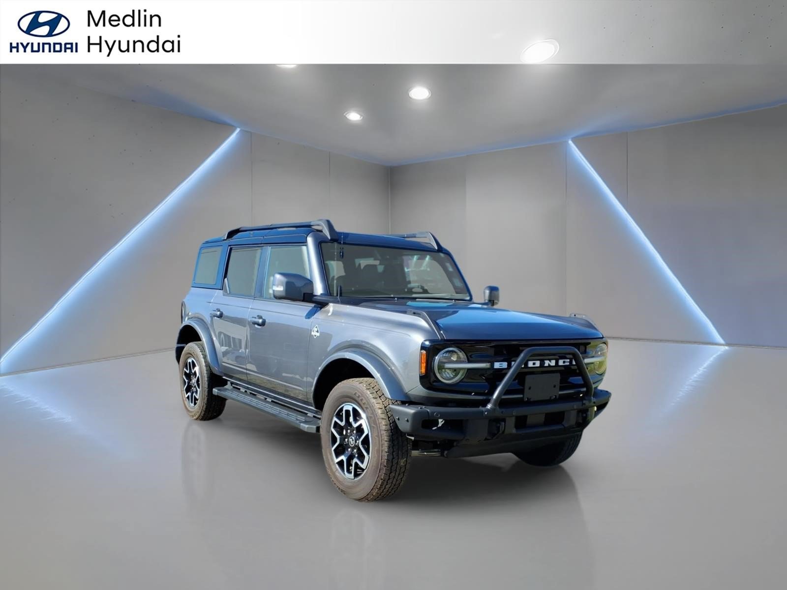 Used 2024 Ford Bronco Outer Banks AWD/4WD image 1