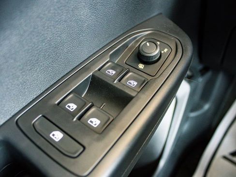 Used 2023 Volkswagen Taos SE image 20