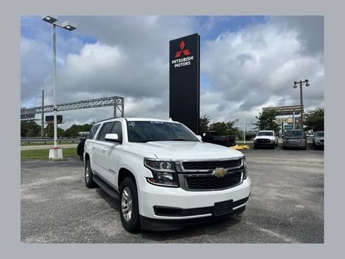 Used 2018 Chevrolet Suburban LT RWD image 1