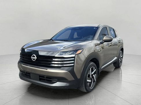 Used 2025 Nissan Kicks SV FWD image 3