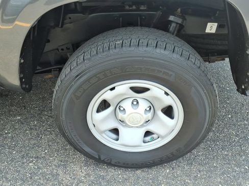 Used 2022 Toyota Tacoma SR AWD/4WD image 8