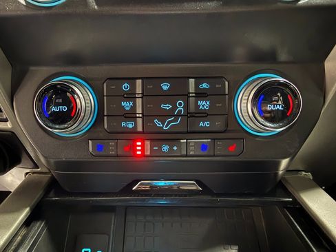 Used 2021 Ford F350 Platinum w/ Tremor Off-Road Package image 13