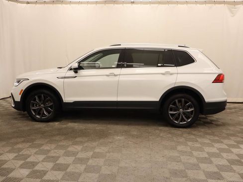 Certified 2023 Volkswagen Tiguan SE w/ Panoramic Sunroof Package FWD image 2