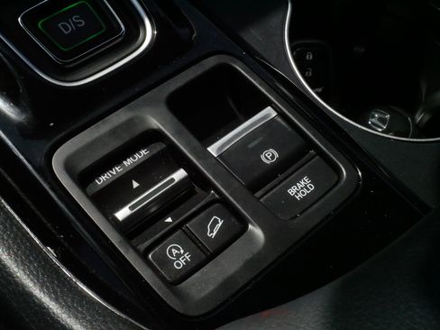 Used 2025 Honda Pilot EX-L image 25