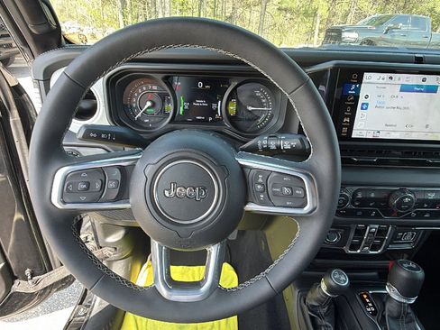 Used 2025 Jeep Wrangler Sahara w/ Safety Group image 26