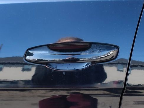 Used 2021 Volkswagen Atlas SE w/ Towing Package image 9