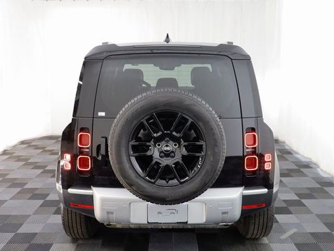 Used 2025 Land Rover Defender 110 S image 16
