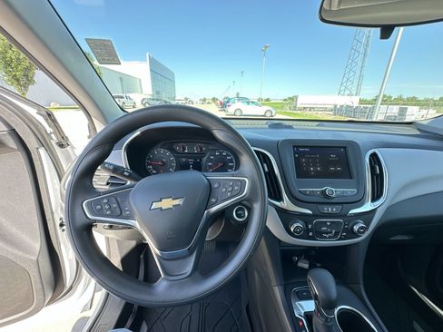 Used 2024 Chevrolet Equinox LS AWD/4WD image 11