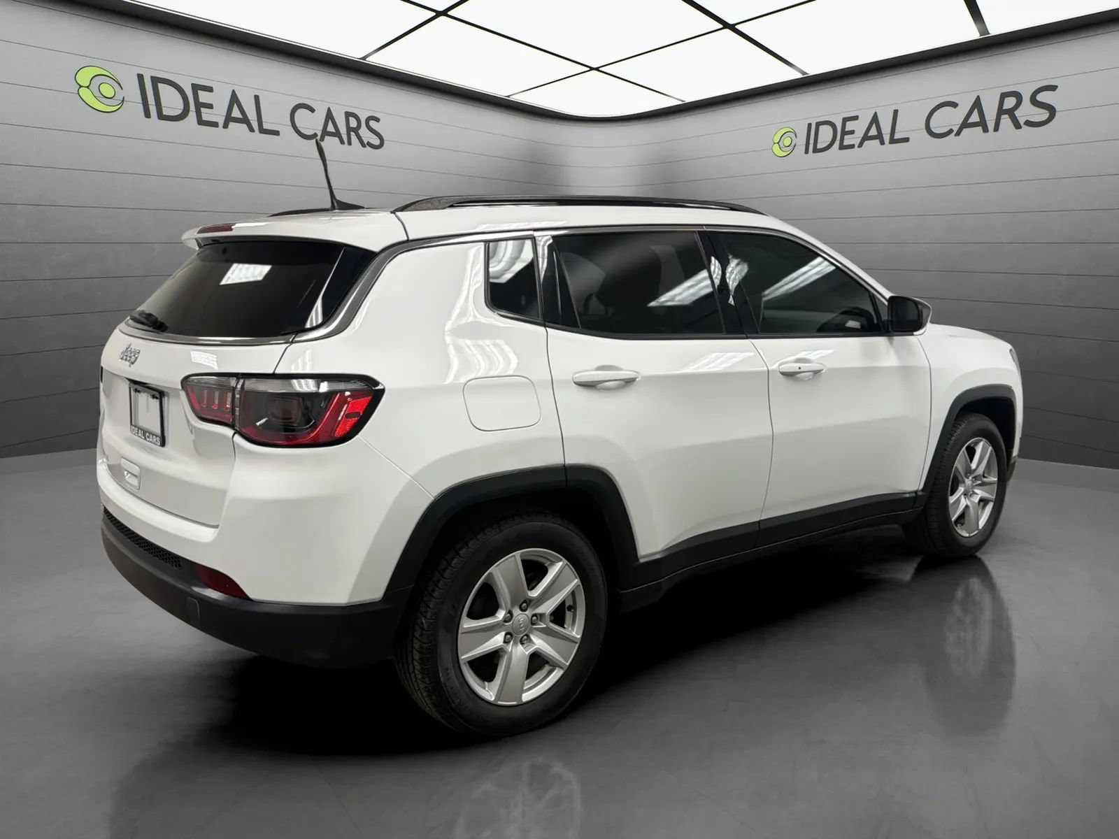 Used 2022 Jeep Compass Latitude FWD image 5
