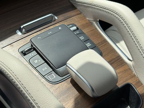 Certified 2025 Mercedes-Benz GLE 450 4MATIC image 31