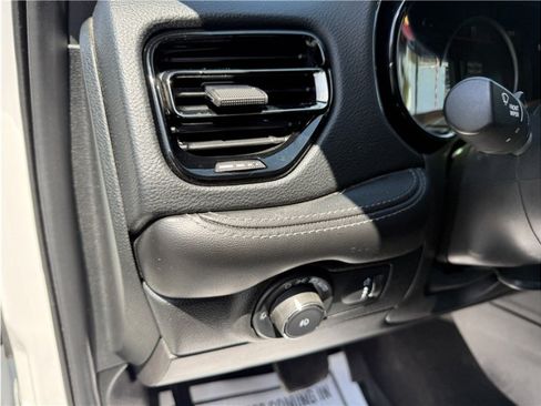 Used 2022 Dodge Durango GT AWD/4WD image 35