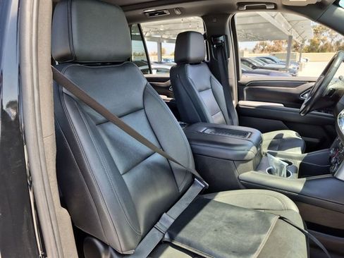 Used 2022 Chevrolet Tahoe Z71 w/ Luxury Package AWD/4WD image 11