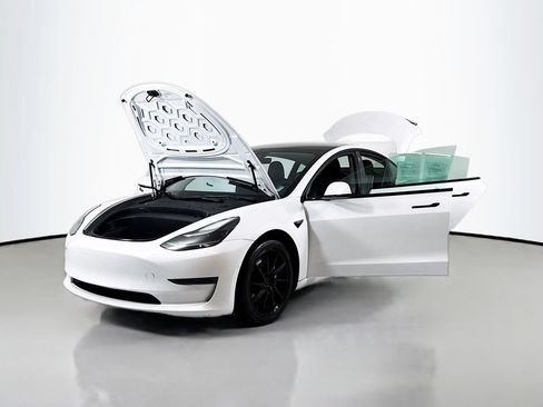 Used 2022 Tesla Model 3 Long Range AWD/4WD image 25