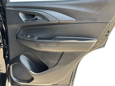 Used 2025 Chevrolet TrailBlazer LT w/ LT Cold Weather Package FWD image 27