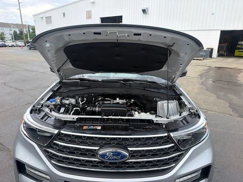 Used 2024 Ford Explorer XLT w/ Equipment Group 202A AWD/4WD image 37
