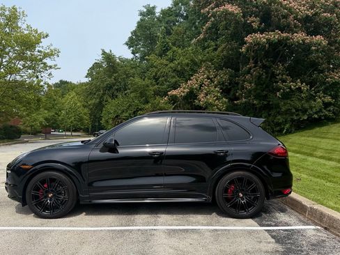 Used 2014 Porsche Cayenne GTS AWD/4WD image 8