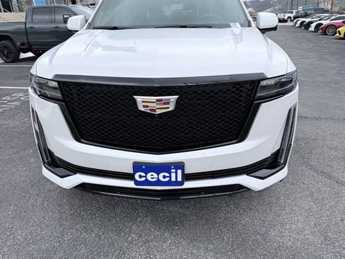 Used 2024 Cadillac Escalade Sport Platinum w/ LPO, ONYX Package image 3