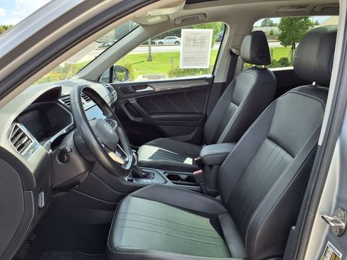 Used 2022 Volkswagen Tiguan SE w/ Panoramic Sunroof Package FWD image 16