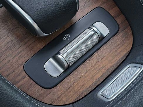 Used 2025 Mercedes-Benz GLS 580 4MATIC image 34