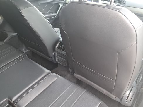 Used 2024 Volkswagen Tiguan SE image 11