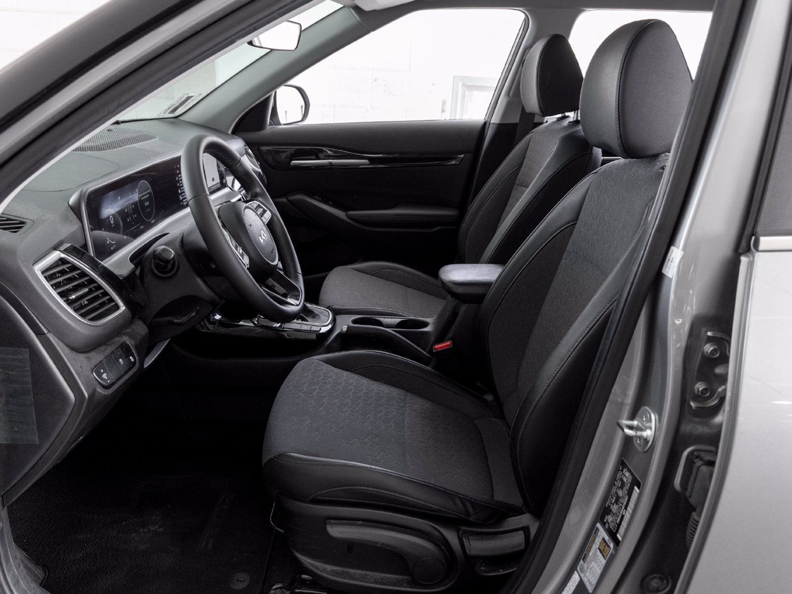 Used 2024 Kia Seltos S FWD image 11