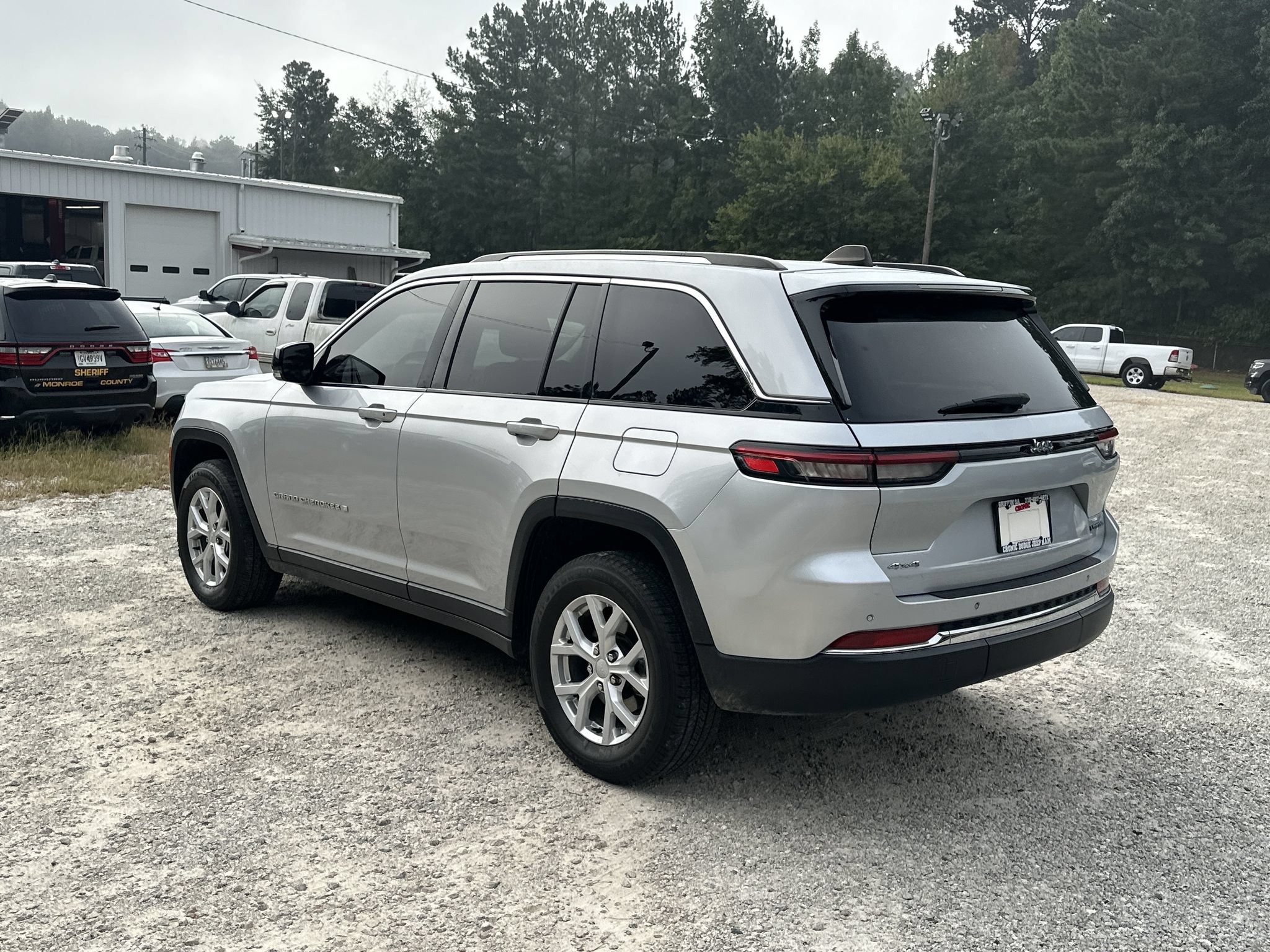 Used 2023 Jeep Grand Cherokee Limited AWD/4WD image 8