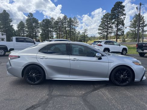Used 2021 Toyota Camry XSE image 8