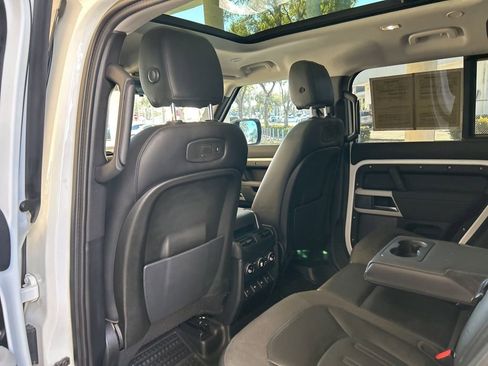 Used 2020 Land Rover Defender 110 SE image 46