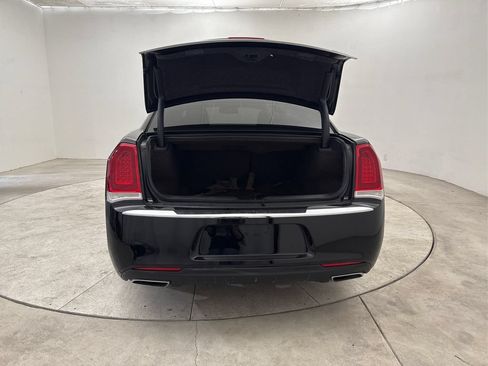 Used 2018 Chrysler 300 Touring w/ Driver Convenience Group RWD image 27