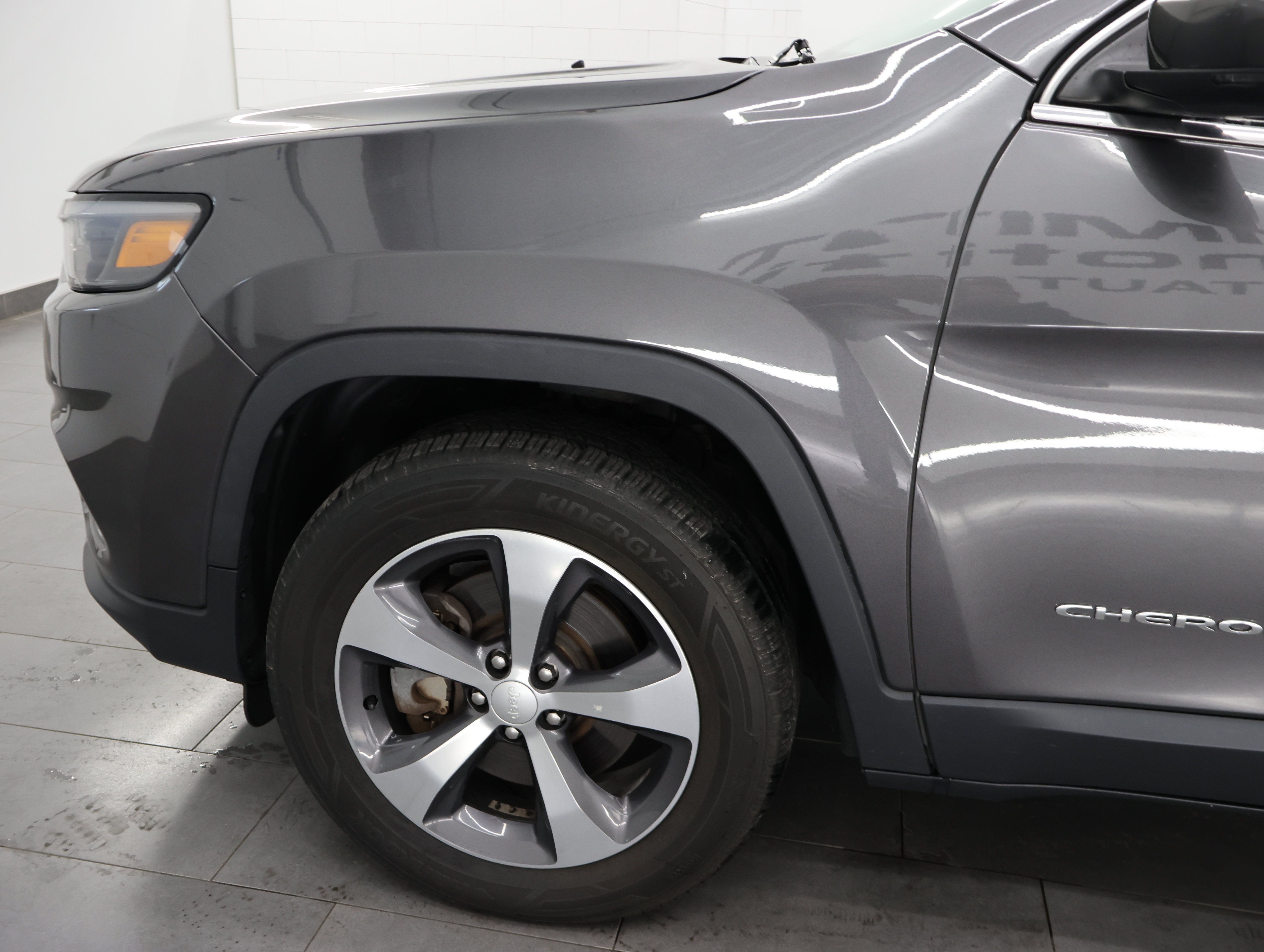 Used 2019 Jeep Cherokee Limited w/ Trailer Tow Group AWD/4WD image 32