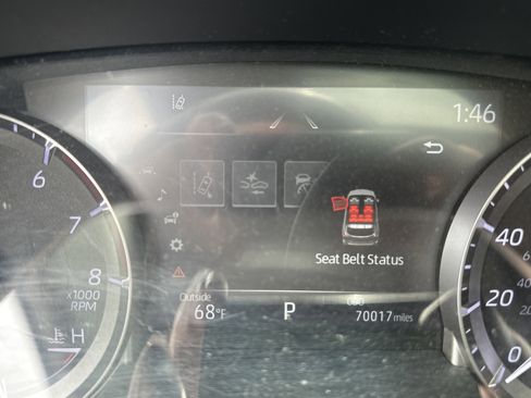 Used 2023 Toyota Highlander XLE AWD/4WD image 11