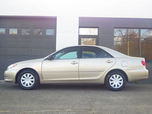Used 2006 Toyota Camry LE image 2