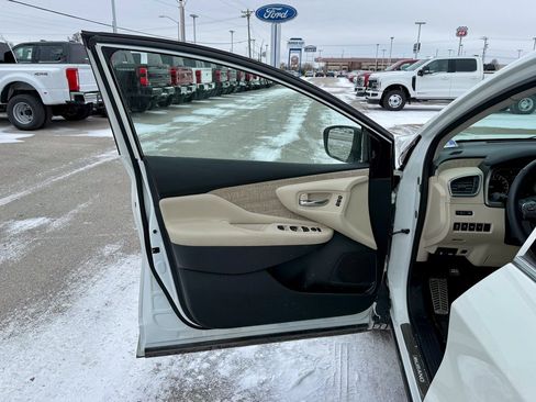 Used 2024 Nissan Murano SL image 12