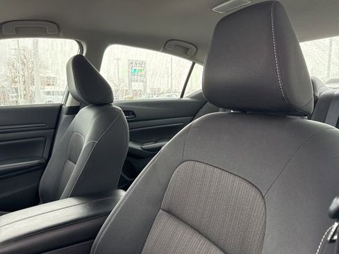 Used 2024 Nissan Altima 2.5 SV image 12