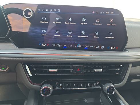New 2026 Chevrolet Suburban Premier w/ Sun And Tow Package AWD/4WD image 20