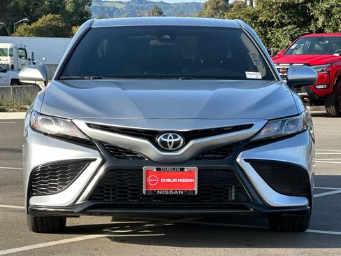 Used 2021 Toyota Camry SE image 9