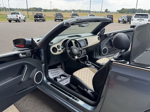Used 2019 Volkswagen Beetle 2.0T Final Edition SEL image 2