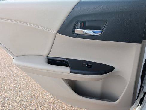 Used 2017 Honda Accord EX-L image 30