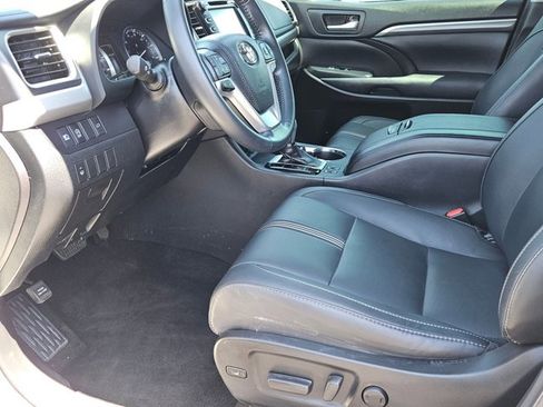 Used 2018 Toyota Highlander SE w/ Carpet Mat Package (TMS) AWD/4WD image 23