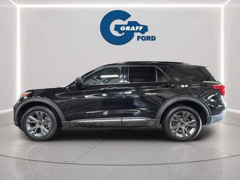 Used 2021 Ford Explorer XLT w/ Equipment Group 202A image 2