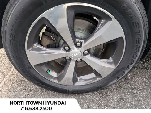 Used 2019 Jeep Cherokee Limited image 46