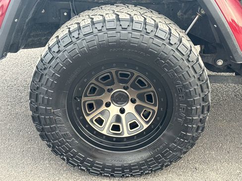 Used 2021 Jeep Gladiator Sport image 10