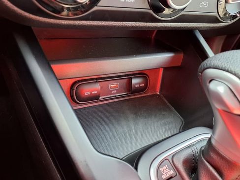 Used 2025 Kia Soul LX w/ LX Technology Package FWD image 9