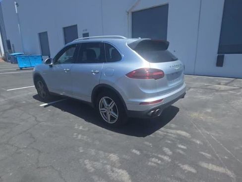 Used 2016 Porsche Cayenne S AWD/4WD image 6