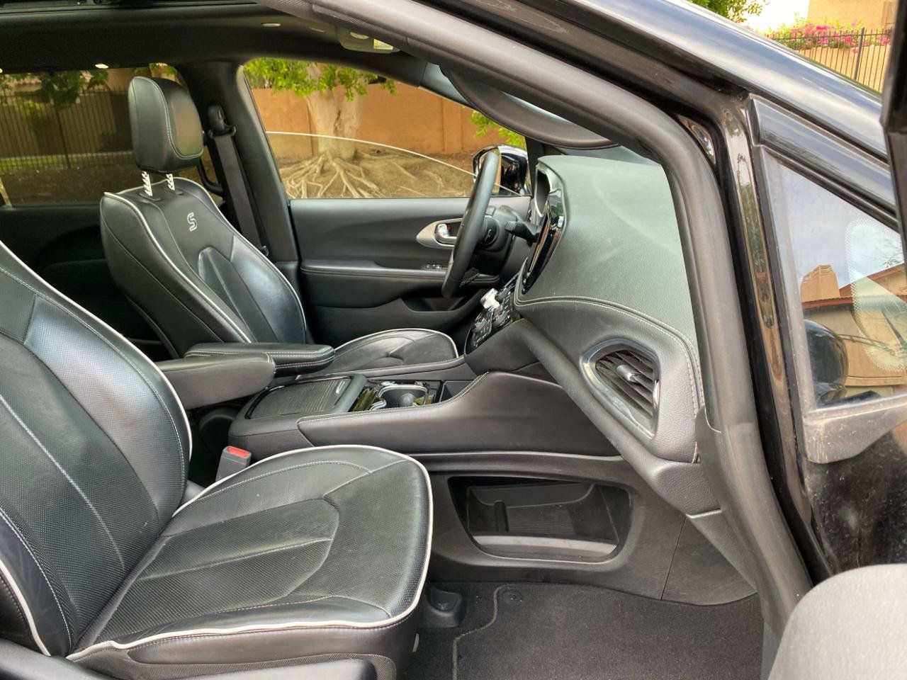 Used 2025 Chrysler Pacifica Limited FWD image 55